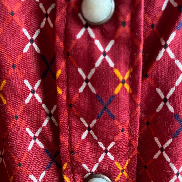 Cinch Western Red Button Down Shirt for Women size Large. Pearl snap buttons. - Picture 5 of 5